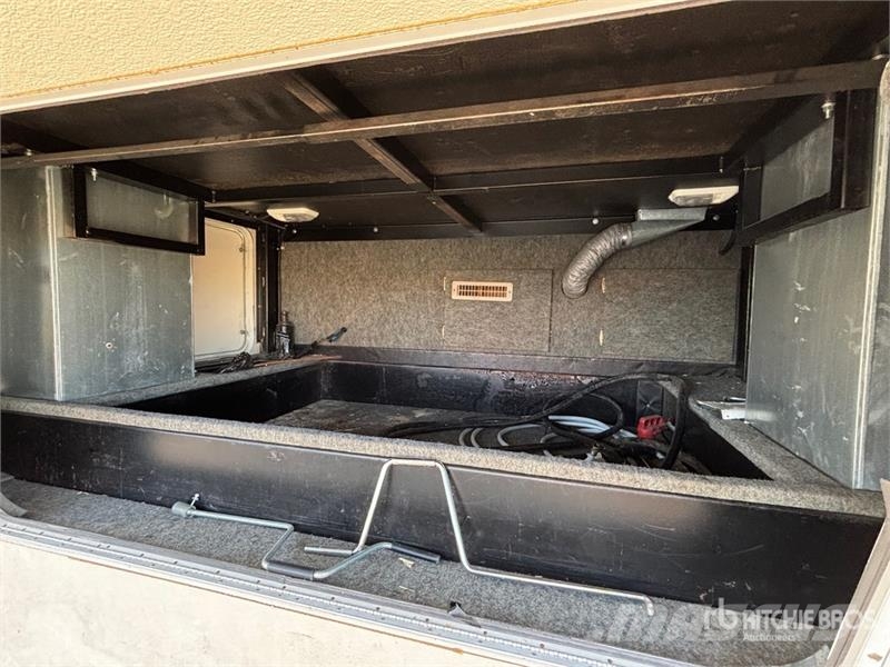 Fleetwood Prowler 38 ft T/A Travel Trailer 其他拖车