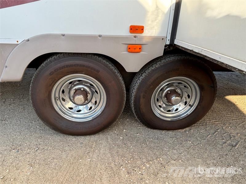 Fleetwood Prowler 38 ft T/A Travel Trailer 其他拖车