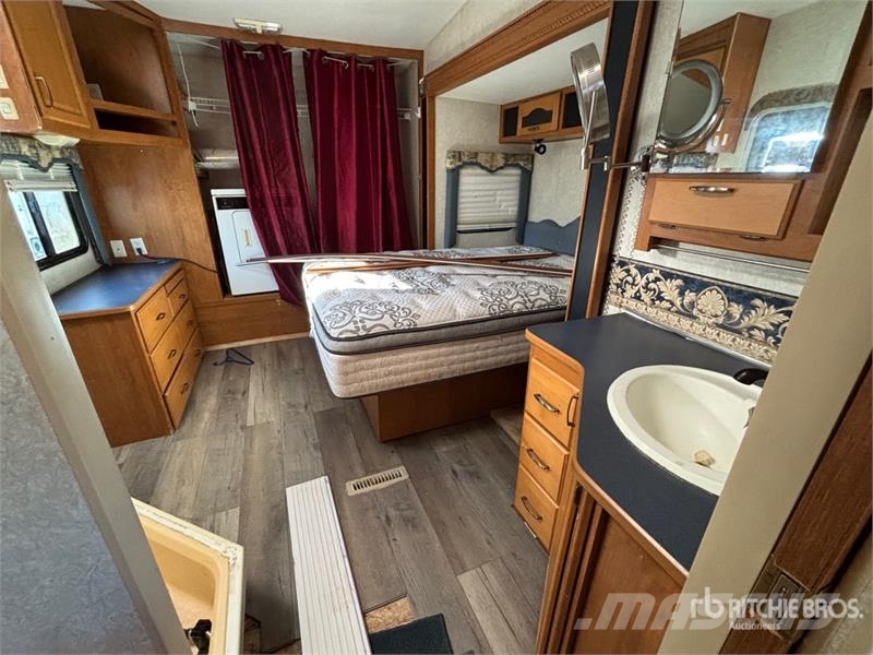 Fleetwood Prowler 38 ft T/A Travel Trailer 其他拖车
