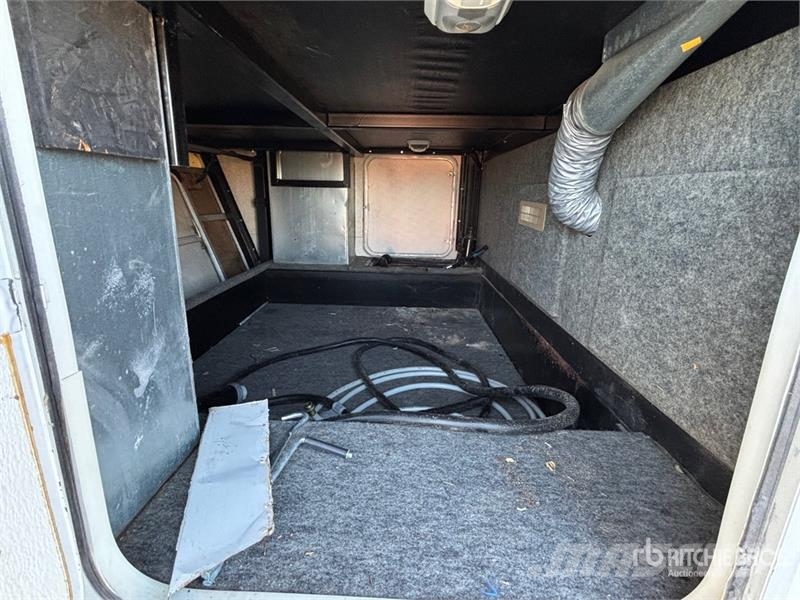 Fleetwood Prowler 38 ft T/A Travel Trailer 其他拖车