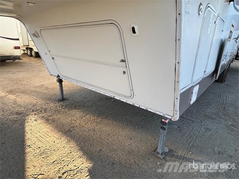 Fleetwood Prowler 38 ft T/A Travel Trailer 其他拖车