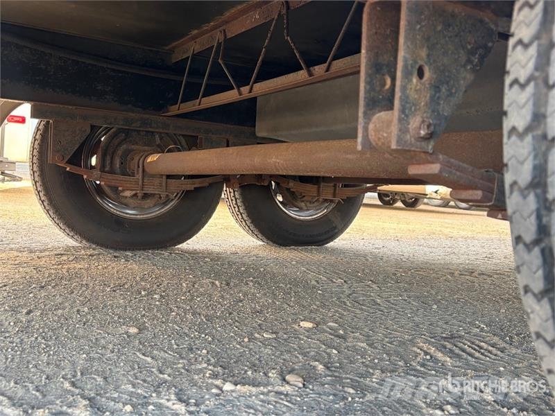 Fleetwood Prowler 38 ft T/A Travel Trailer 其他拖车