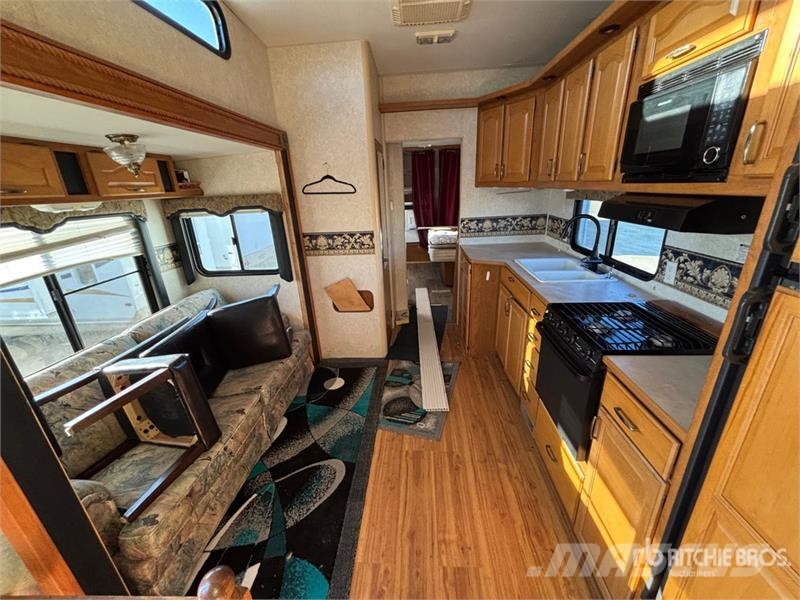 Fleetwood Prowler 38 ft T/A Travel Trailer 其他拖车
