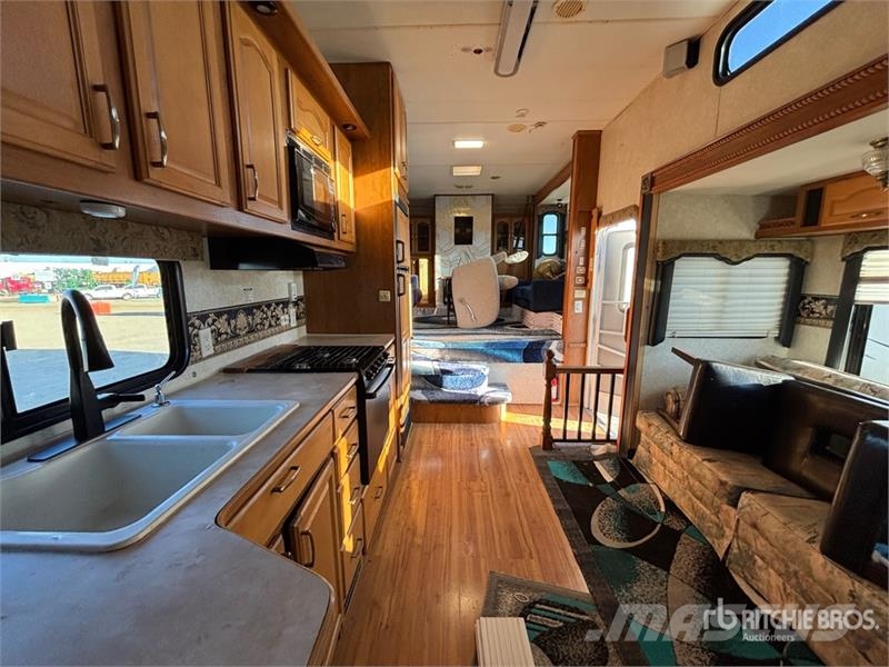 Fleetwood Prowler 38 ft T/A Travel Trailer 其他拖车