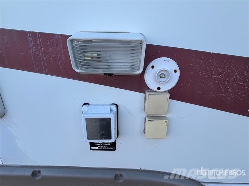 Fleetwood Prowler 38 ft T/A Travel Trailer 其他拖车