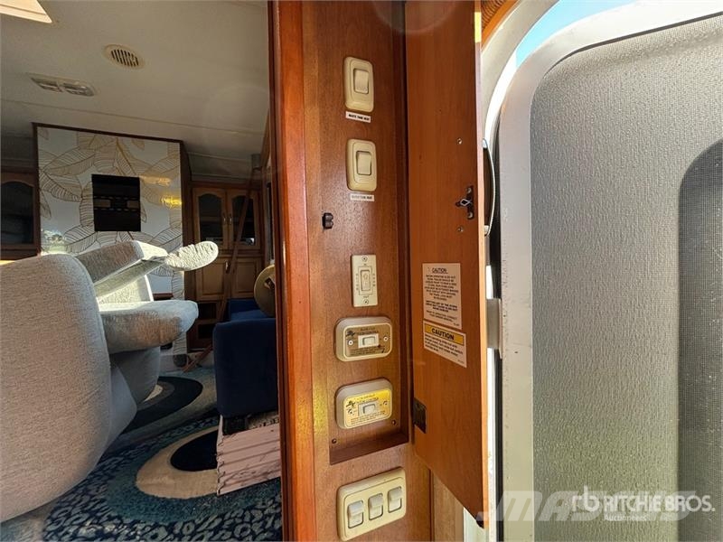 Fleetwood Prowler 38 ft T/A Travel Trailer 其他拖车