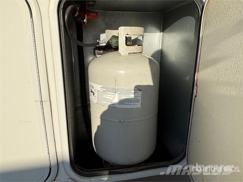 Fleetwood Prowler 38 ft T/A Travel Trailer 其他拖车