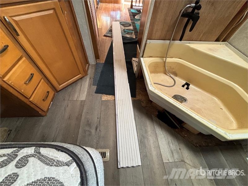 Fleetwood Prowler 38 ft T/A Travel Trailer 其他拖车