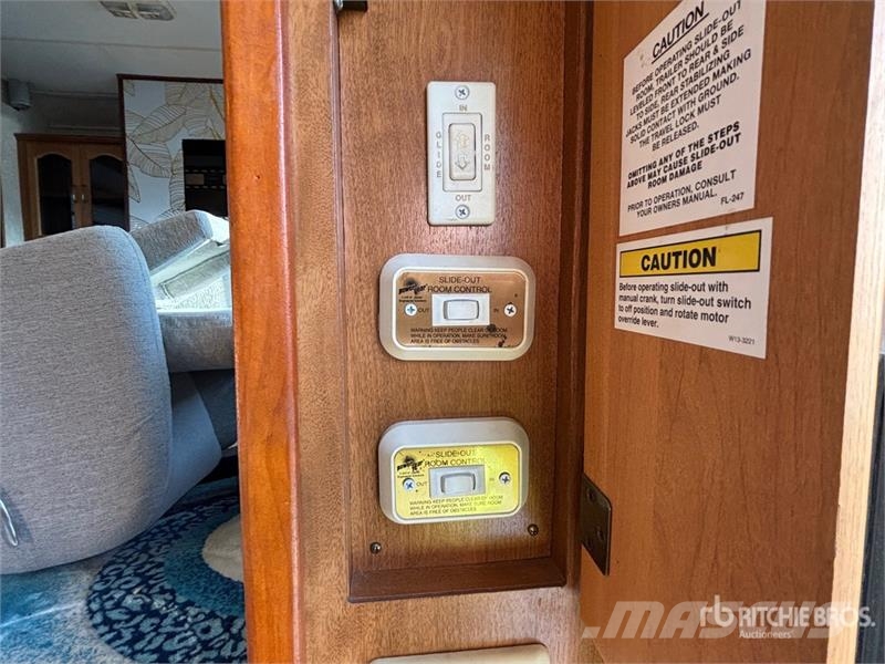 Fleetwood Prowler 38 ft T/A Travel Trailer 其他拖车