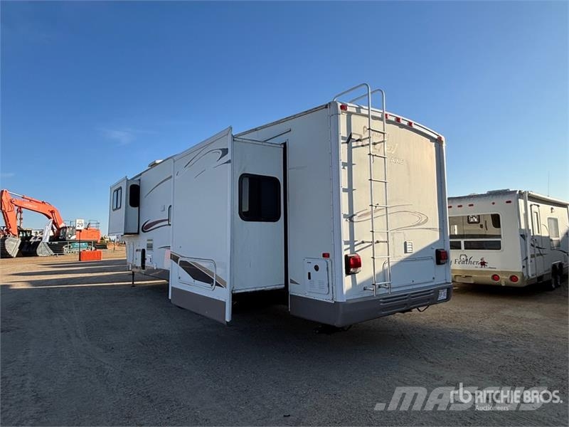 Fleetwood Prowler 38 ft T/A Travel Trailer 其他拖车