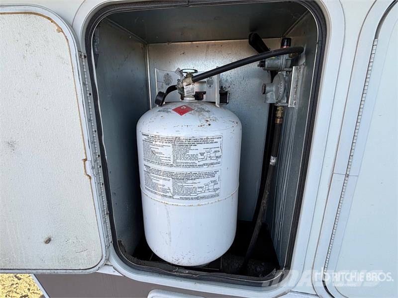 Fleetwood Prowler 38 ft T/A Travel Trailer 其他拖车
