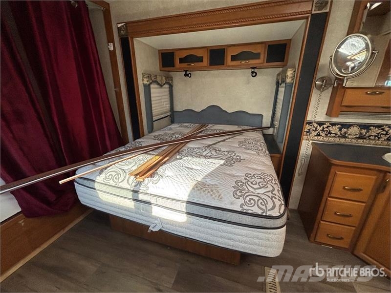 Fleetwood Prowler 38 ft T/A Travel Trailer 其他拖车