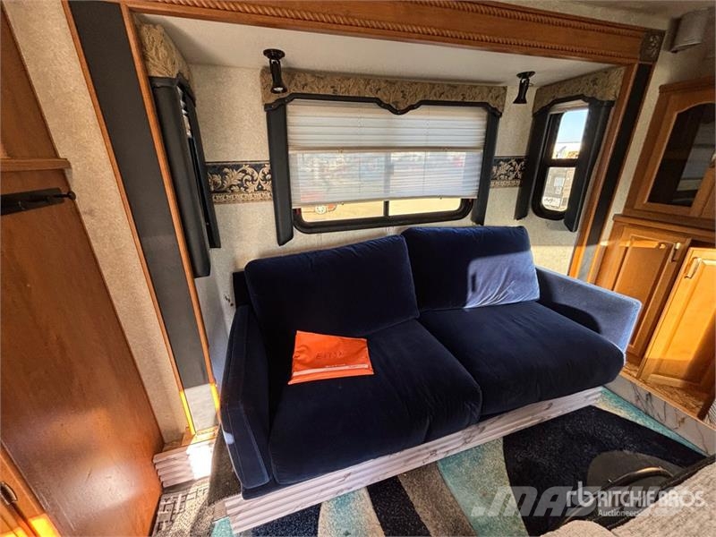 Fleetwood Prowler 38 ft T/A Travel Trailer 其他拖车