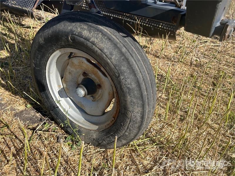 Flexi-Coil 100 ft S/A Pull-Type Sprayer Vučene prskalice