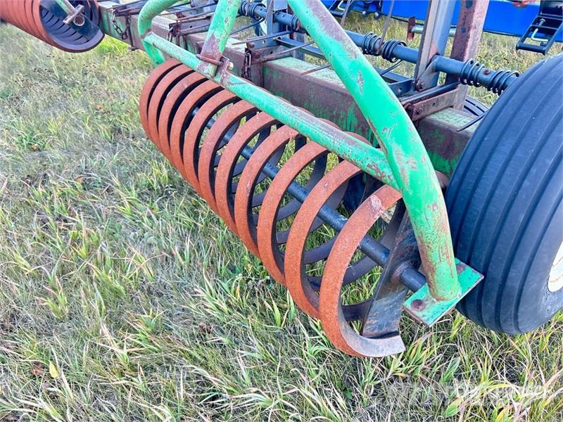 Flexi-Coil System 92 50 ft Mid Harrow Packer Grades