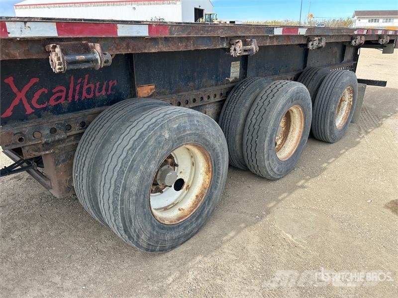 Fontaine Tri/A 53 ft - 73 ft Extendable Flatbed Trailer Plataforma plana/laterales abatibles