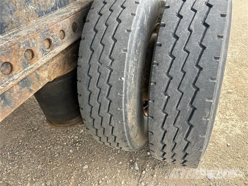 Fontaine Tri/A 53 ft - 73 ft Extendable Flatbed Trailer Plataforma plana/laterales abatibles
