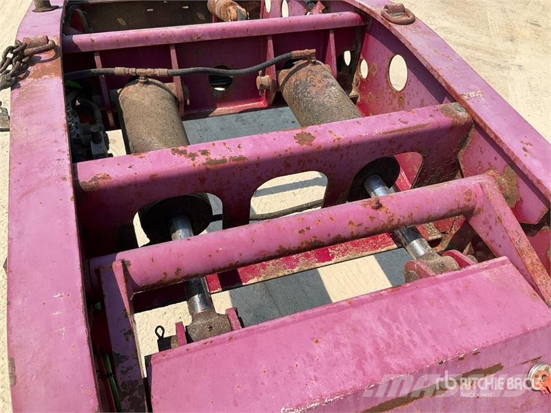 Fontaine Tri/A Removable Gooseneck Lowboy Trailer 低架裝載車
