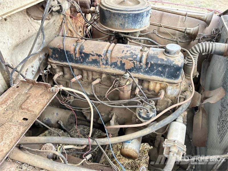 Ford 100 4x2 Pickup (Inoperable) Autre fourgon / utilitaire