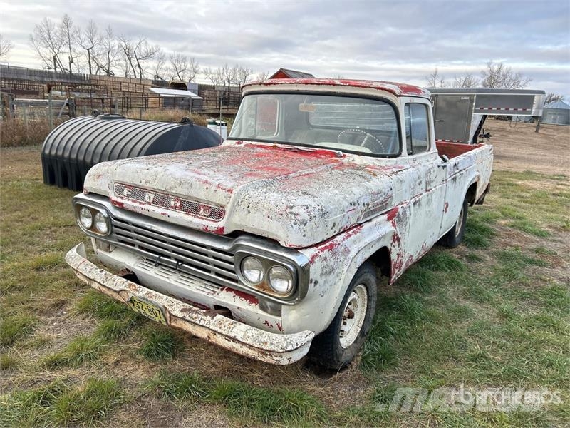 Ford 100 4x2 Pickup (Inoperable) Autre fourgon / utilitaire
