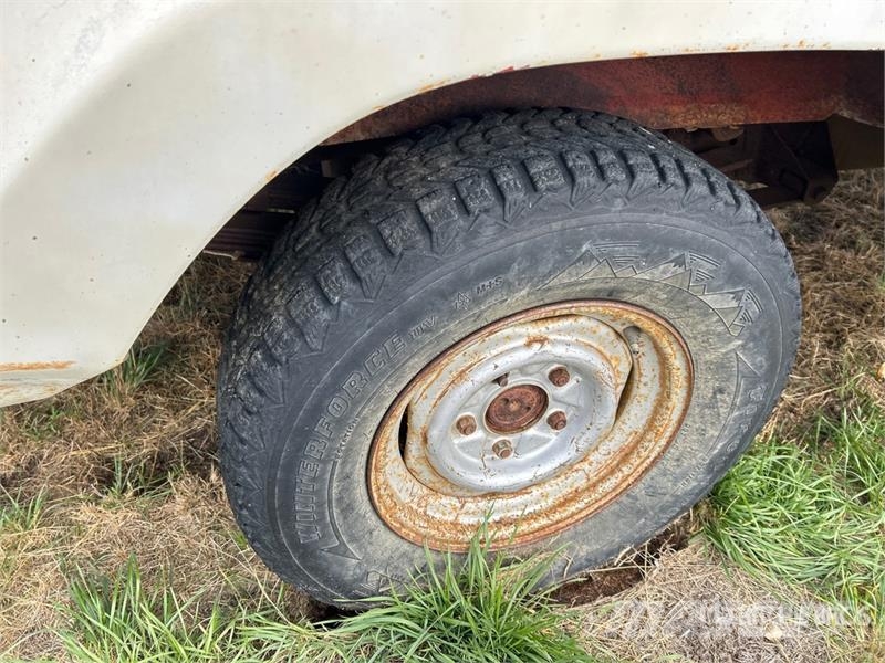Ford 100 4x2 Pickup (Inoperable) Autre fourgon / utilitaire