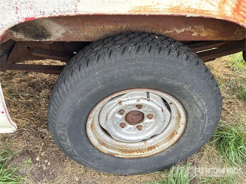 Ford 100 4x2 Pickup (Inoperable) Autre fourgon / utilitaire