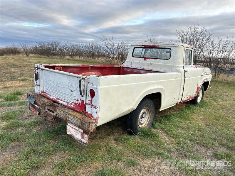 Ford 100 4x2 Pickup (Inoperable) Autre fourgon / utilitaire