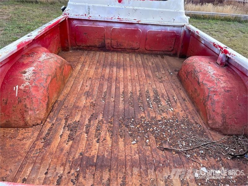Ford 100 4x2 Pickup (Inoperable) Autre fourgon / utilitaire