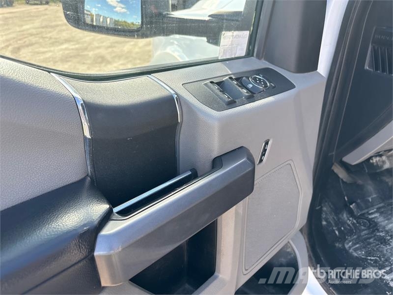 Ford 4x4 Crew Cab Service Truck Munitsipaalsõidukid