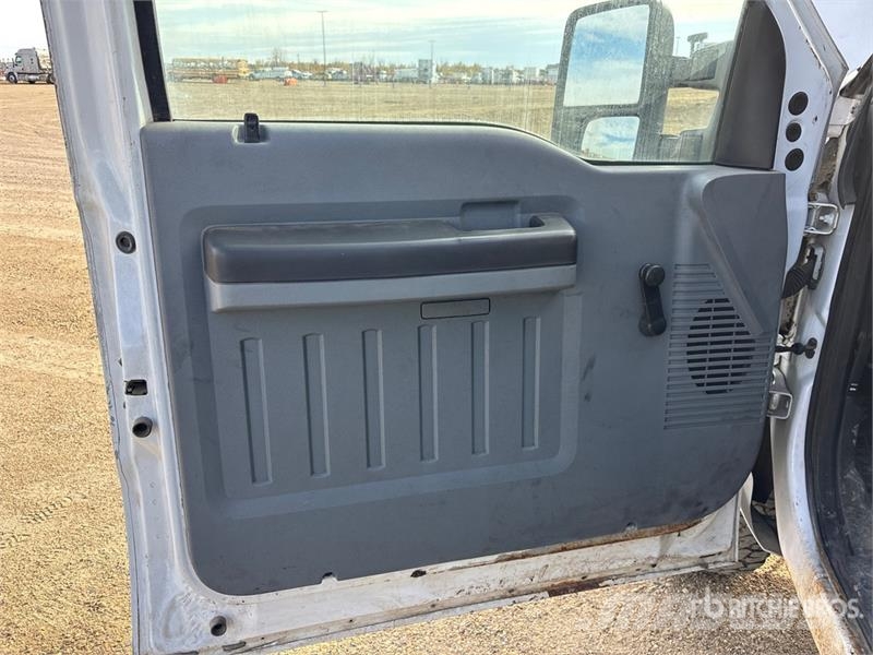 Ford 4x4 Crew Cab Utility Truck Pickup/Pritschenwagen
