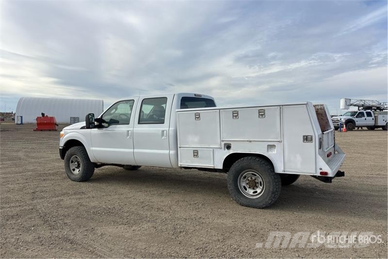 Ford 4x4 Crew Cab Utility Truck Pickup/Pritschenwagen