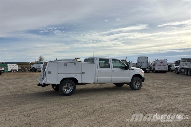Ford 4x4 Crew Cab Utility Truck Pickup/Pritschenwagen