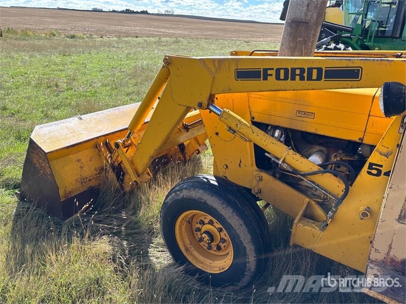 Ford 545 2WD Tractor Traktory