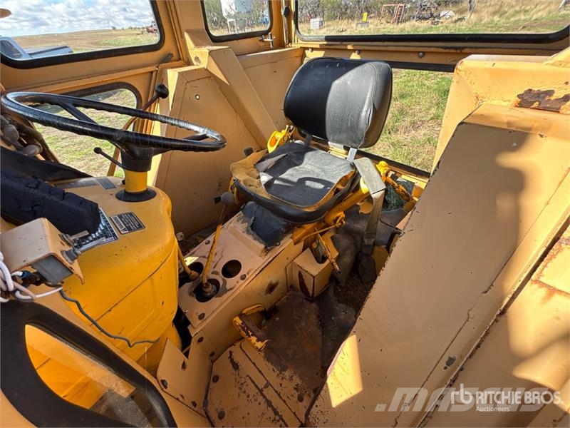 Ford 545 2WD Tractor Traktory