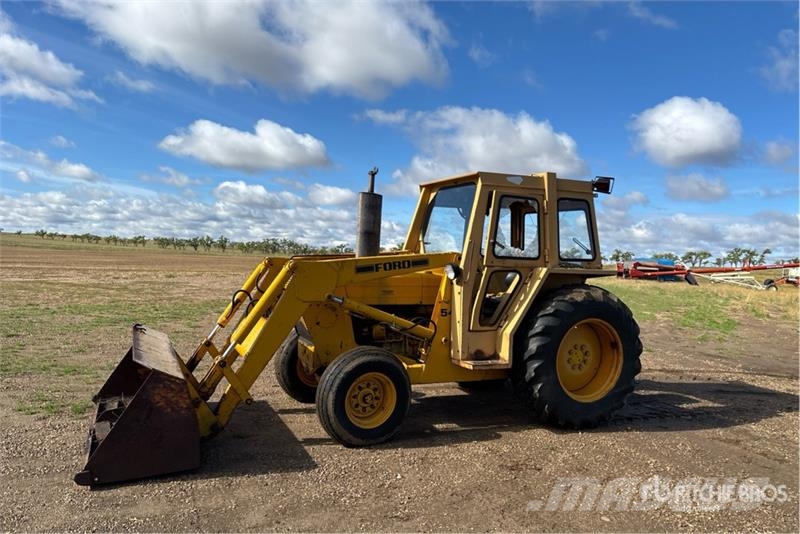 Ford 545 2WD Tractor Traktory