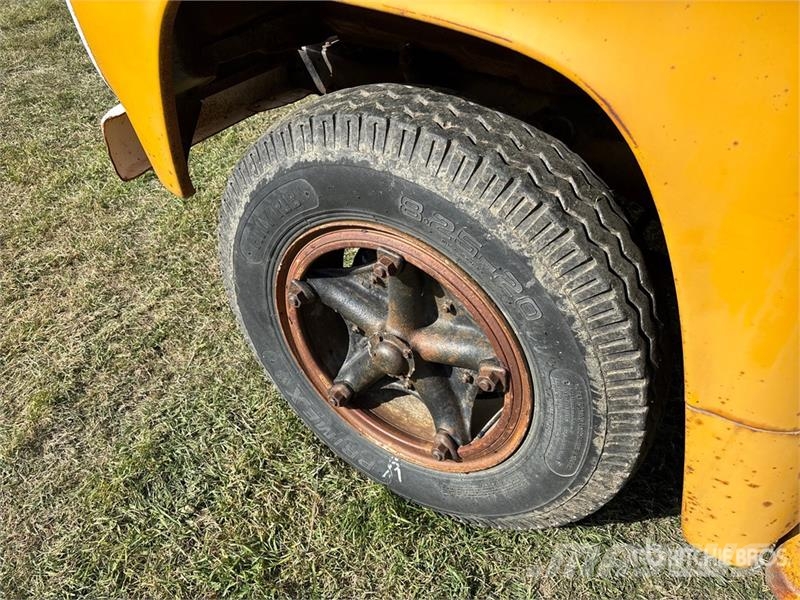 Ford 600 4x2 Grain Truck Vilja-autot