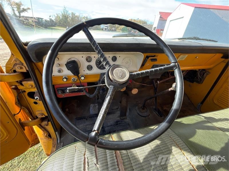 Ford 600 4x2 Grain Truck Vilja-autot