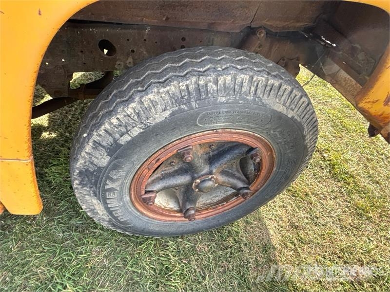 Ford 600 4x2 Grain Truck Vilja-autot