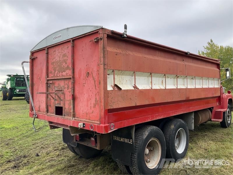 Ford 750 6x4 Grain Truck Farm / grain trucks