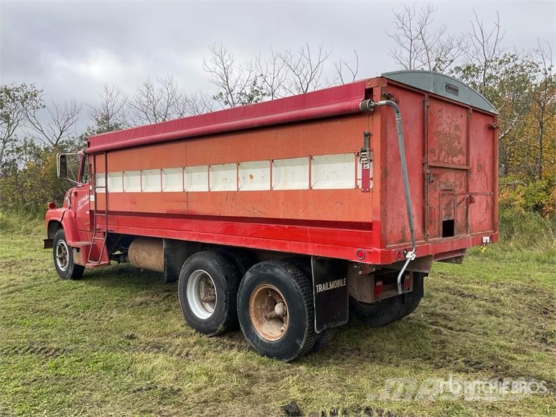 Ford 750 6x4 Grain Truck Farm / grain trucks