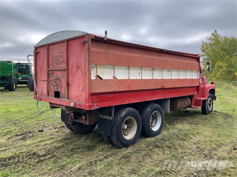Ford 750 6x4 Grain Truck Farm / grain trucks