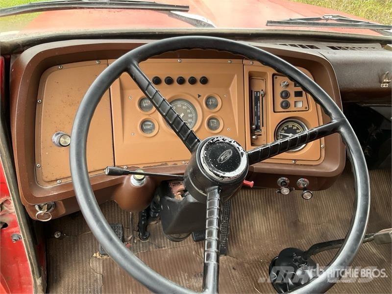 Ford 750 6x4 Grain Truck Farm / grain trucks