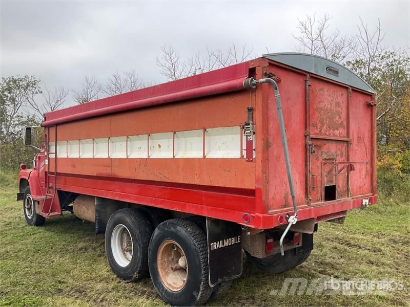 Ford 750 6x4 Grain Truck Farm / grain trucks