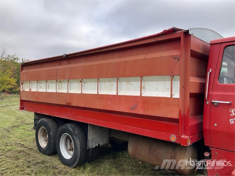Ford 750 6x4 Grain Truck Farm / grain trucks
