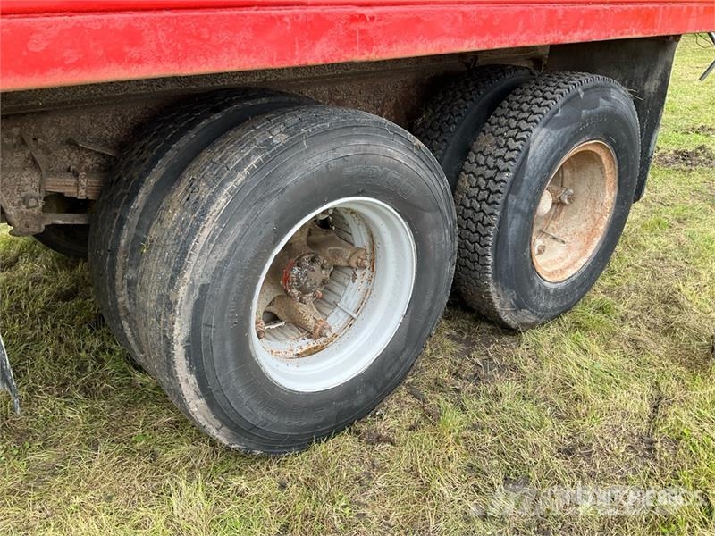Ford 750 6x4 Grain Truck Farm / grain trucks