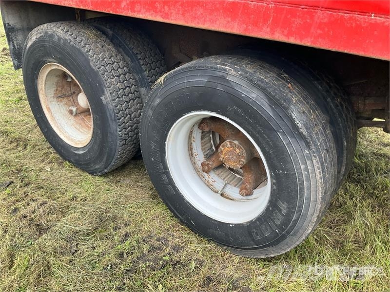 Ford 750 6x4 Grain Truck Farm / grain trucks