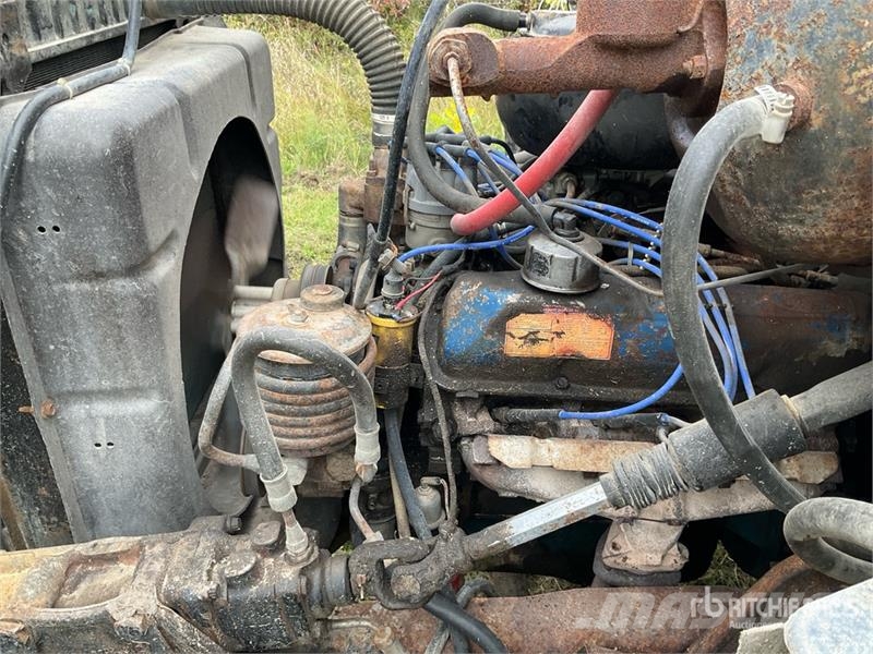 Ford 750 6x4 Grain Truck Farm / grain trucks