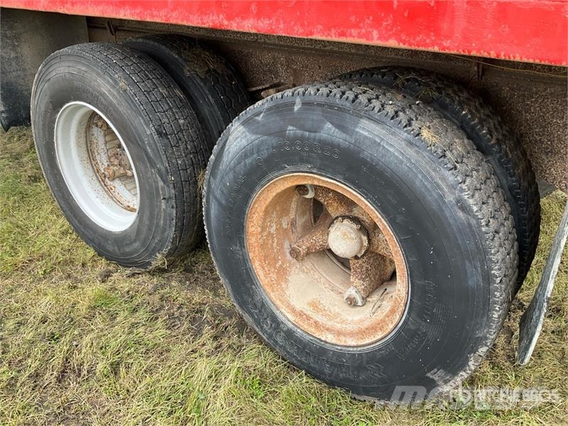Ford 750 6x4 Grain Truck Farm / grain trucks