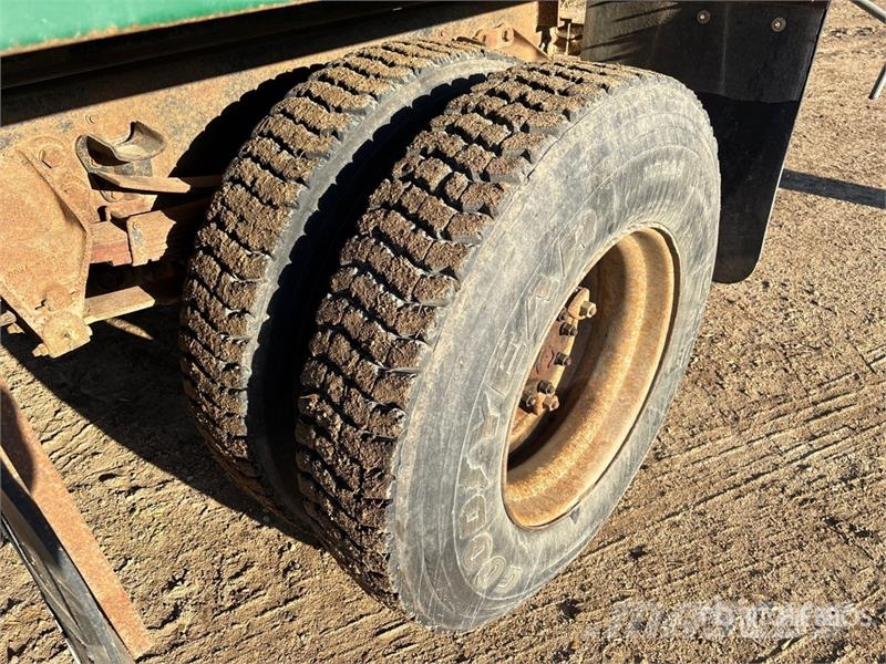 Ford 800 4x2 Grain Truck зерновозы