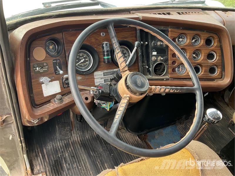 Ford 9000 6x4 Grain Truck شاحنات المزارع / الحبوب
